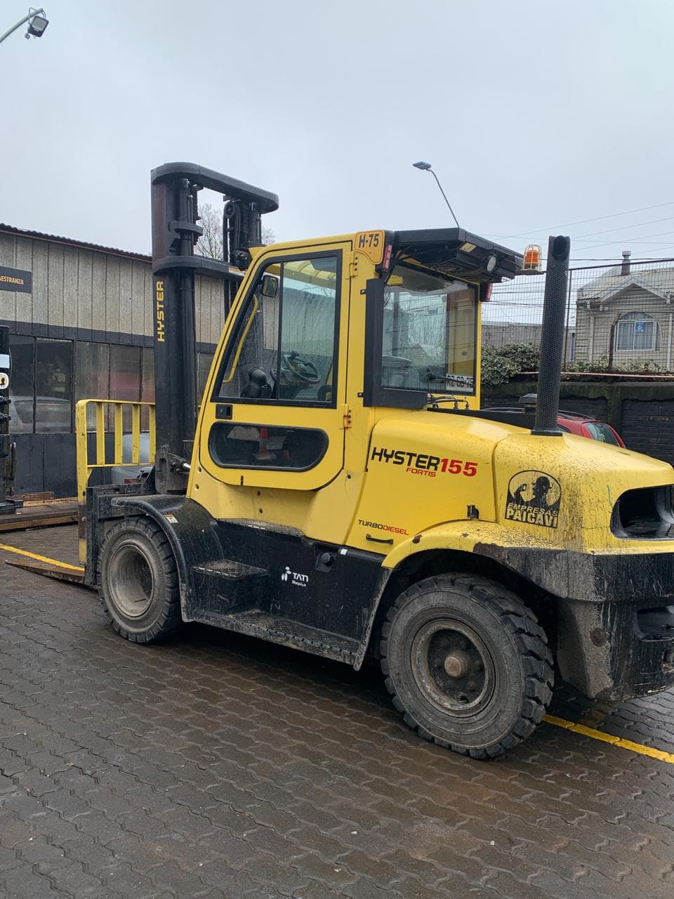 Grúa Horquilla Hyster 155 Fortis oficial con logo Empresas Paicaví